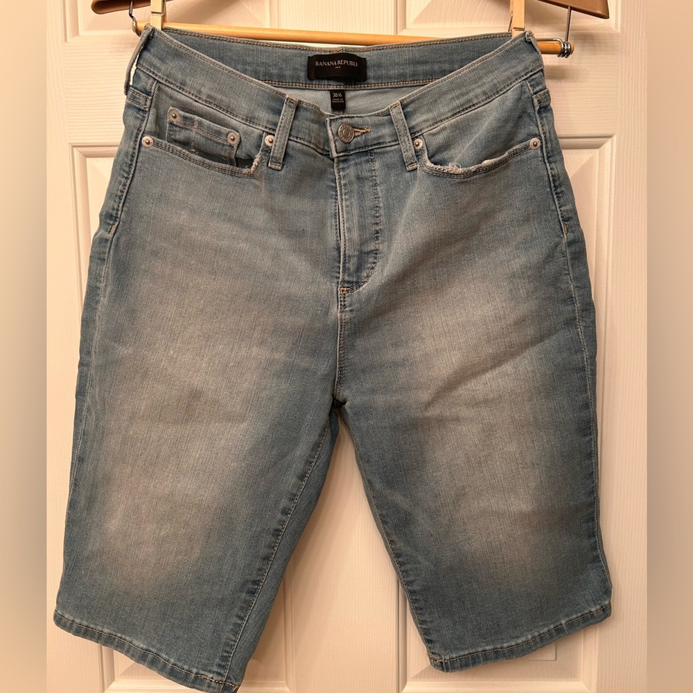 Women’s Banana Republic Denim Blue Jean Shorts- size 6
